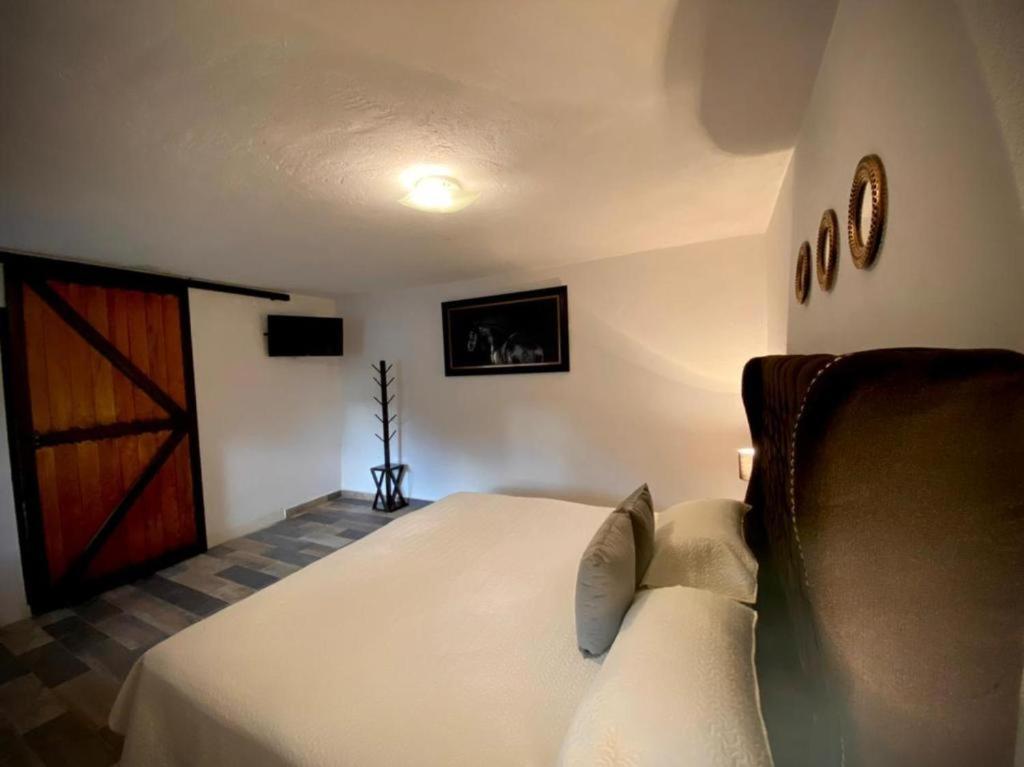 Cabanas, Suites Y Habitaciones Rancho San Jorge Bernal Bagian luar foto